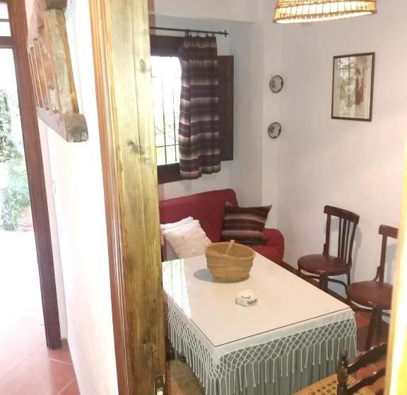 Spacious Comfortable House In Quesada With Balcony