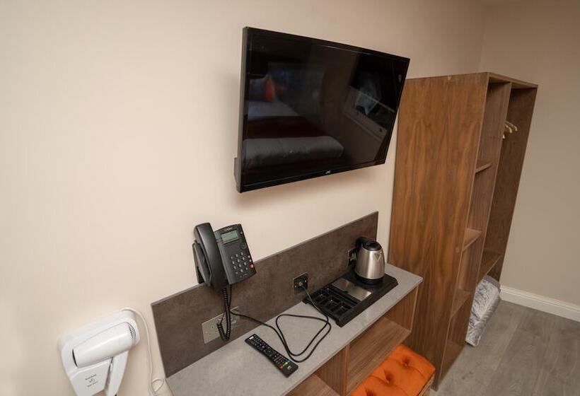 Eagle Hotel Luton Airport