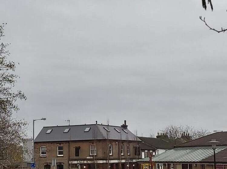 Eagle Hotel Luton Airport