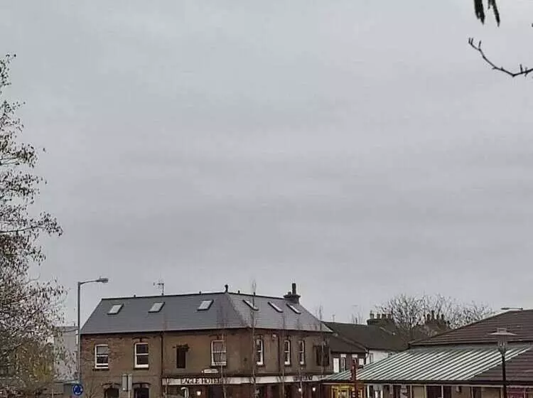 Eagle Hotel Luton Airport