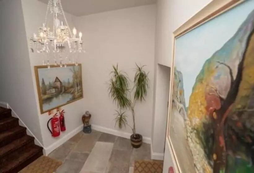 Eagle Hotel Luton Airport