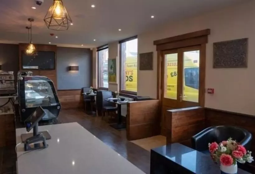 Eagle Hotel Luton Airport