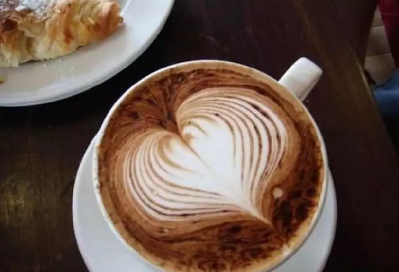 Eagle Hotel Luton Airport