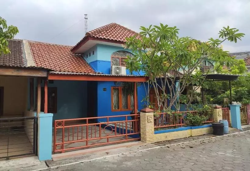 هتل Spot On 2789 Omah Jenitra Syariah