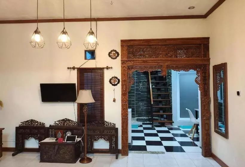 هتل Spot On 2789 Omah Jenitra Syariah