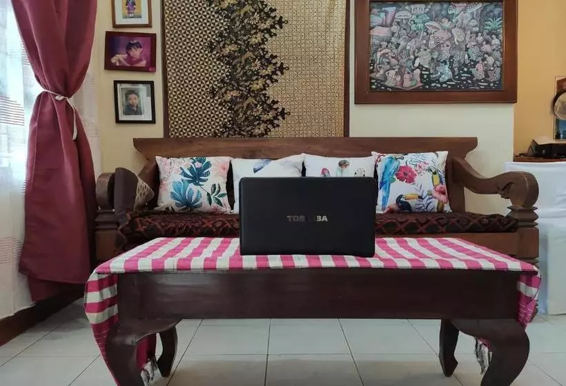 هتل Spot On 2789 Omah Jenitra Syariah