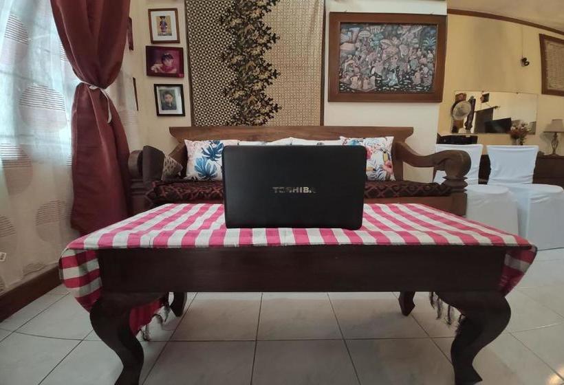 酒店 Spot On 2789 Omah Jenitra Syariah