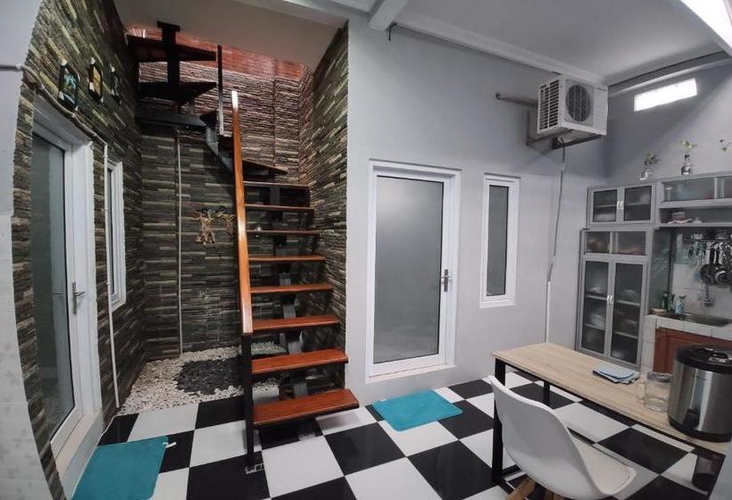 酒店 Spot On 2789 Omah Jenitra Syariah