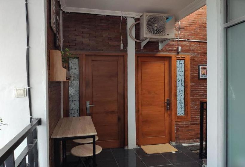 酒店 Spot On 2789 Omah Jenitra Syariah