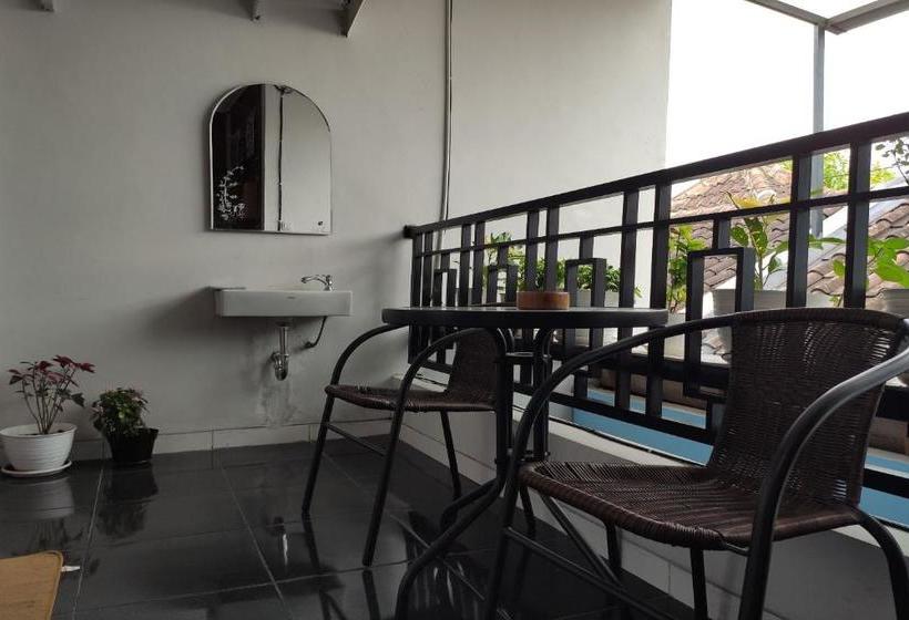 酒店 Spot On 2789 Omah Jenitra Syariah