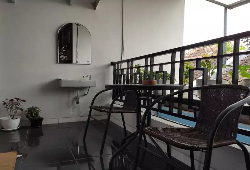 هتل Spot On 2789 Omah Jenitra Syariah