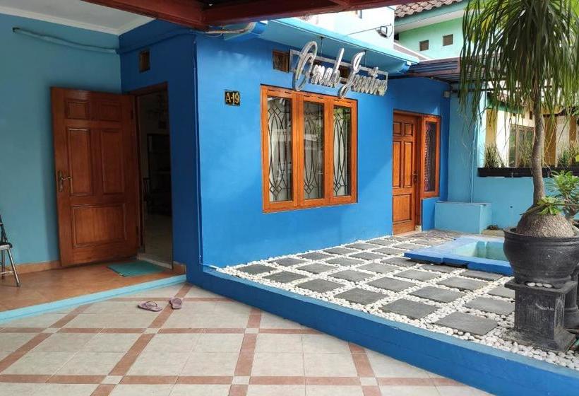 酒店 Spot On 2789 Omah Jenitra Syariah