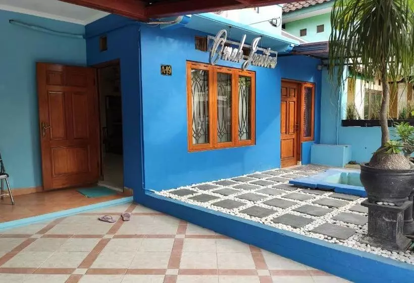 هتل Spot On 2789 Omah Jenitra Syariah