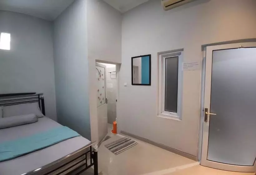 هتل Spot On 2789 Omah Jenitra Syariah