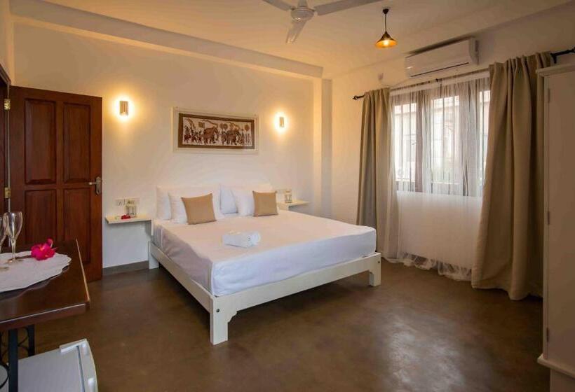 مبيت وإفطار Brixia Cafe & Guest