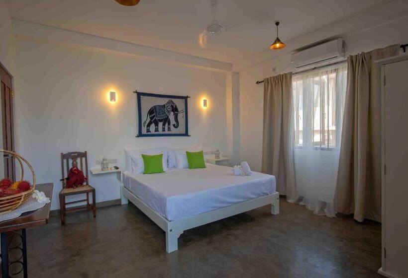 مبيت وإفطار Brixia Cafe & Guest