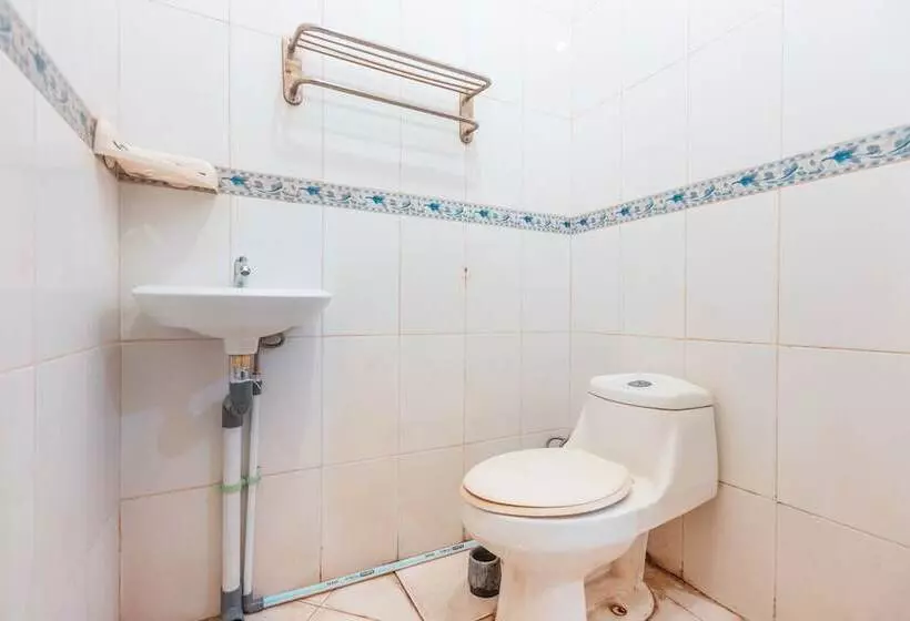 ホテル Mulia Raja Kost Near Eka Hospital Bsd