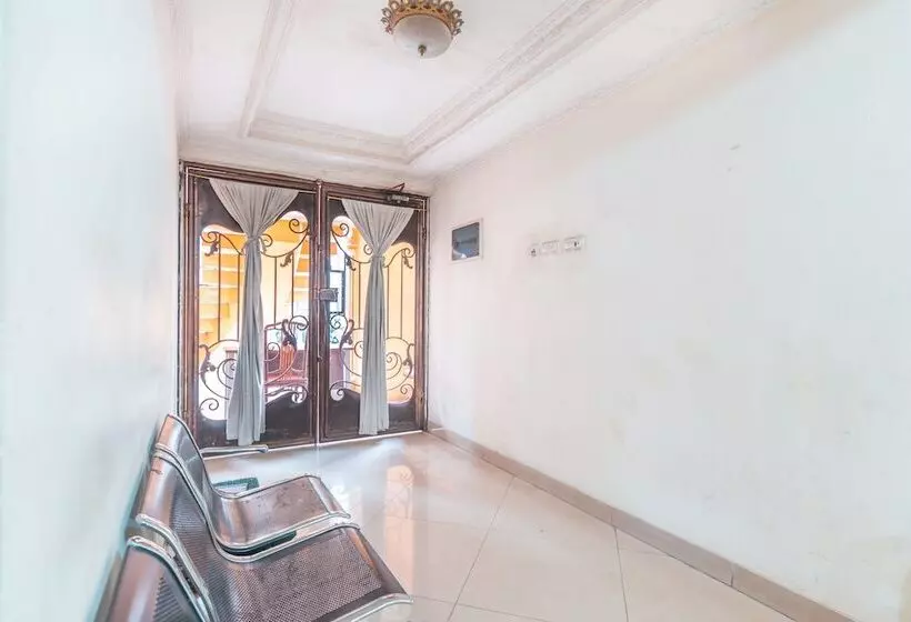 ホテル Mulia Raja Kost Near Eka Hospital Bsd