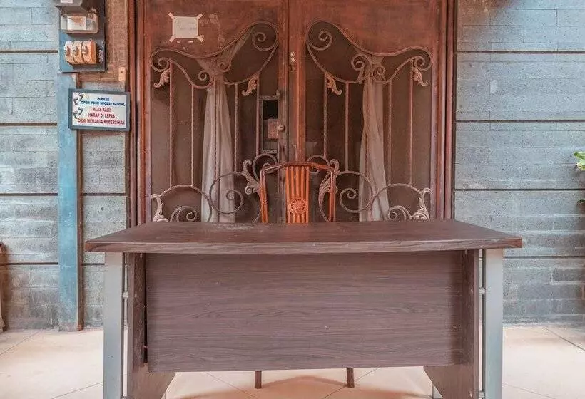 ホテル Mulia Raja Kost Near Eka Hospital Bsd