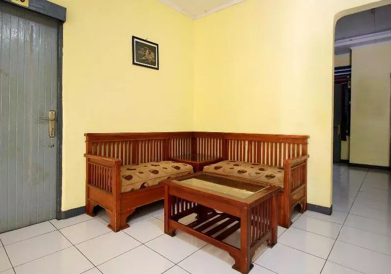 Spot On 2842 Hotel Rindu