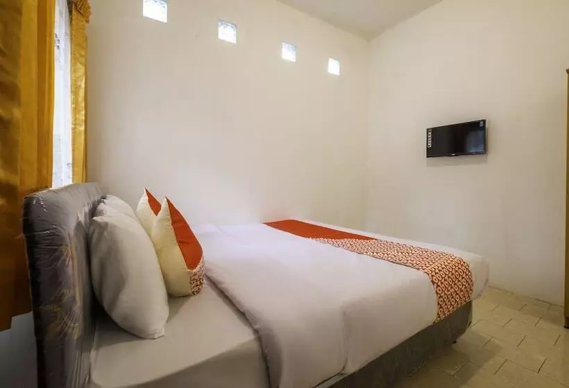 ホテル Oyo 2728 Sinulingga Residence