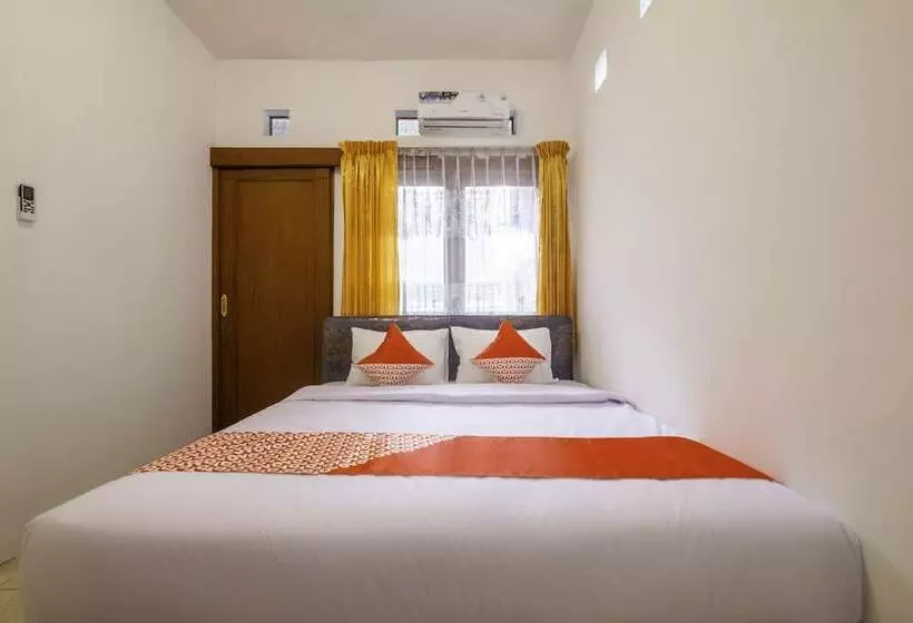 ホテル Oyo 2728 Sinulingga Residence