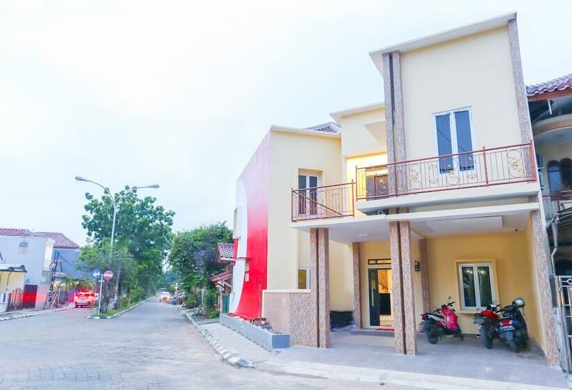 هتل Oyo 2741 Kr Bulan