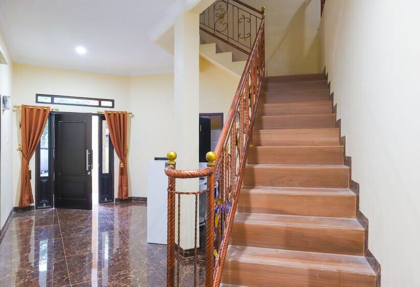 هتل Oyo 2741 Kr Bulan