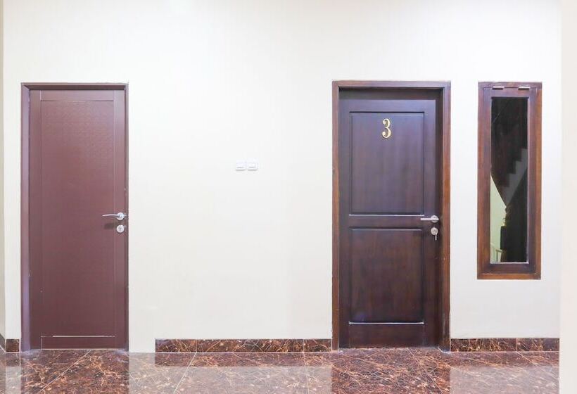 هتل Oyo 2741 Kr Bulan