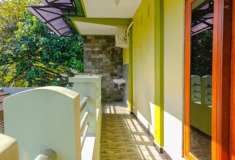 Hotell Oyo 2570 Griya Kinanthi Family