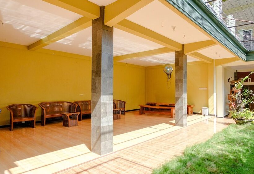 Hotell Oyo 2570 Griya Kinanthi Family