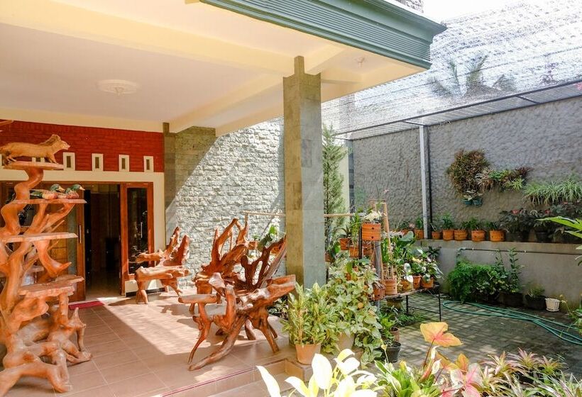 Hotell Oyo 2570 Griya Kinanthi Family