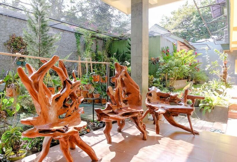 Hotell Oyo 2570 Griya Kinanthi Family