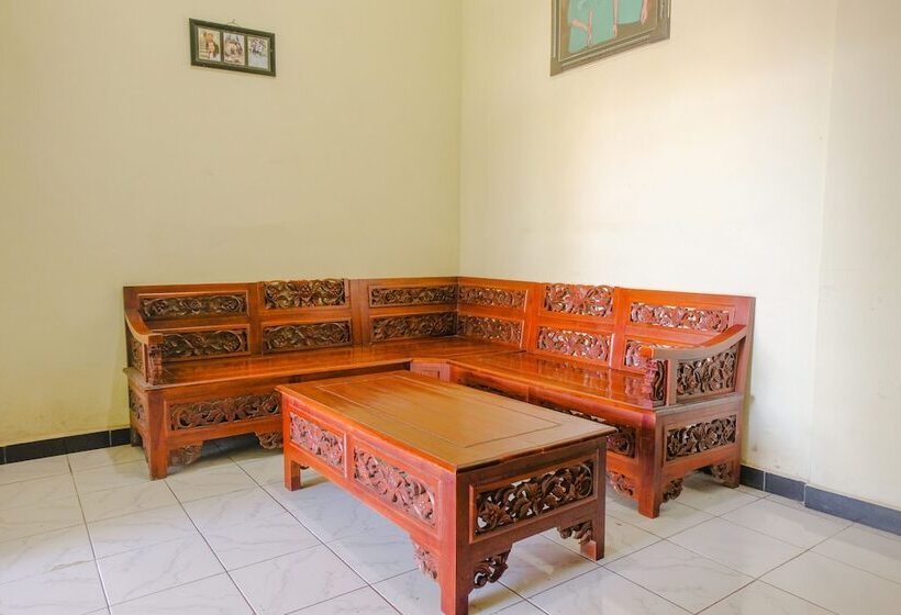 Hotell Oyo 2570 Griya Kinanthi Family