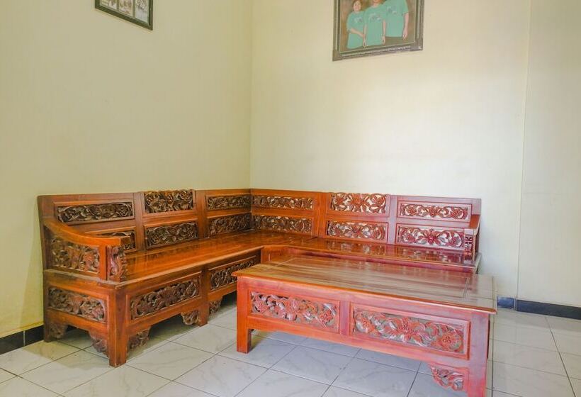 Hotell Oyo 2570 Griya Kinanthi Family