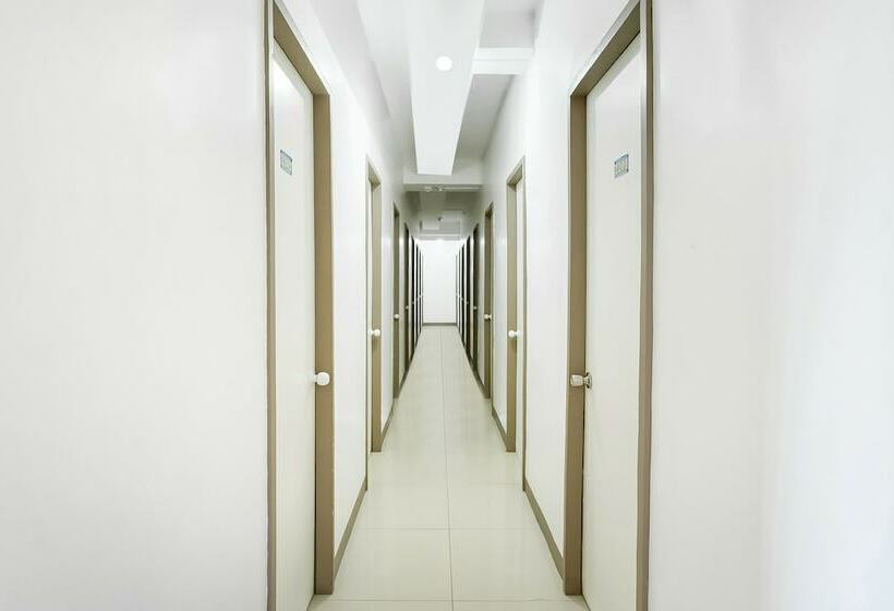 בית מלון כפרי Oyo 496 D Abirus Inn