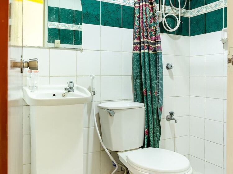 בית מלון כפרי Oyo 496 D Abirus Inn