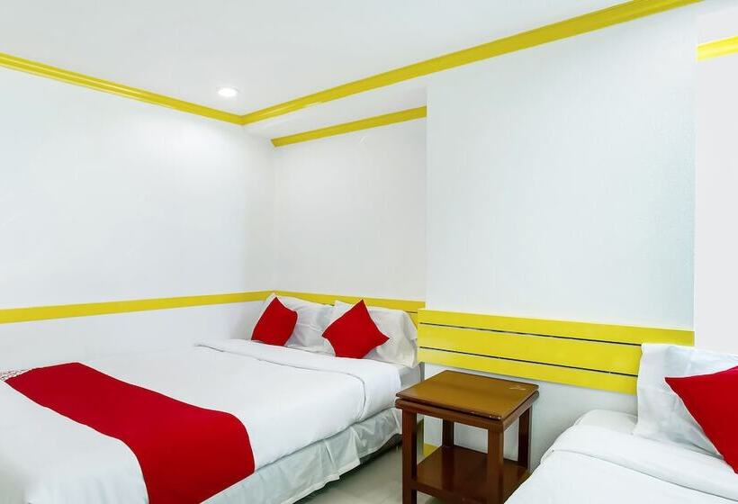 בית מלון כפרי Oyo 496 D Abirus Inn