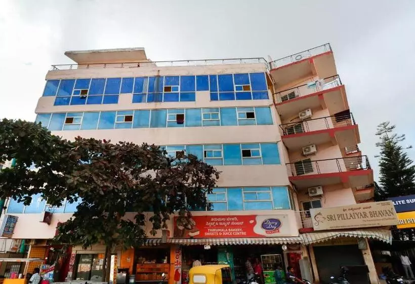 Hotelli Oyo 65533 Elite Suites