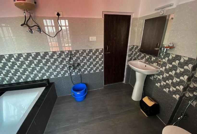 ホテル Arms Near Sumi Boys School