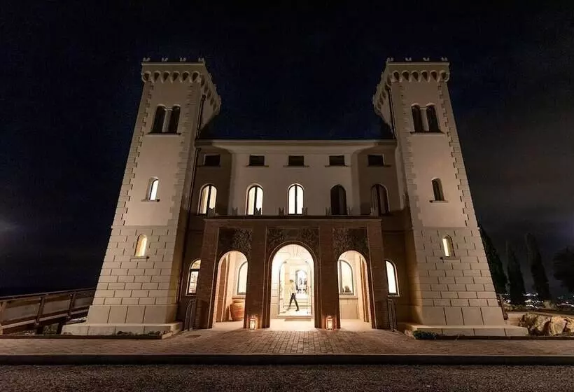 ホテル Castello Bonaria Wine & Spa Resort