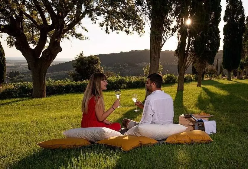 ホテル Castello Bonaria Wine & Spa Resort