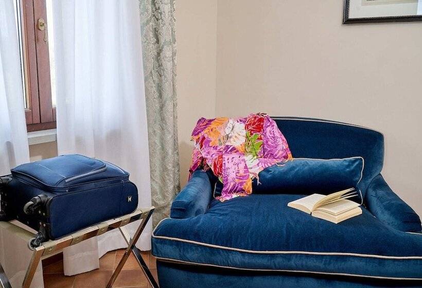 酒店 Castello Bonaria Wine & Spa Resort