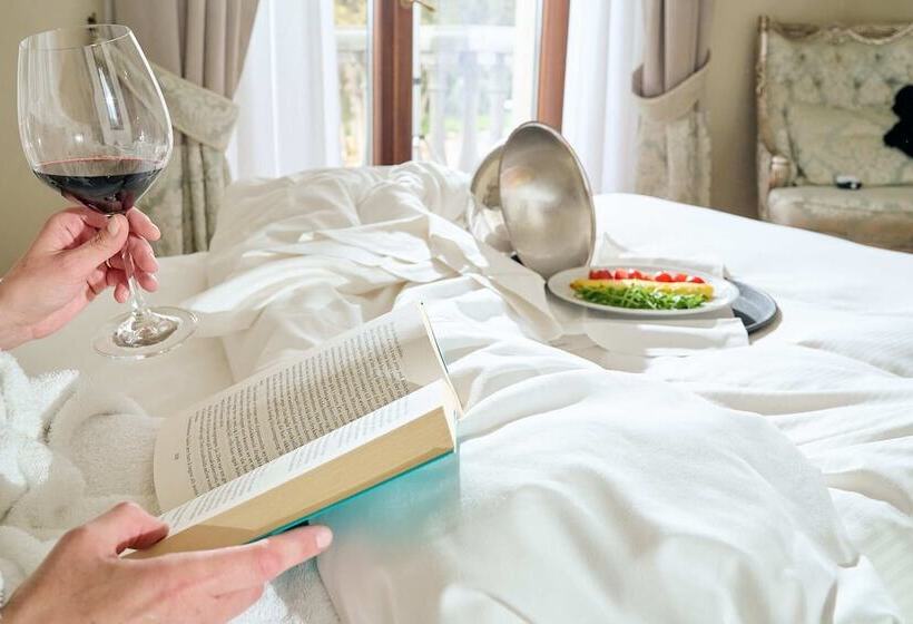 酒店 Castello Bonaria Wine & Spa Resort