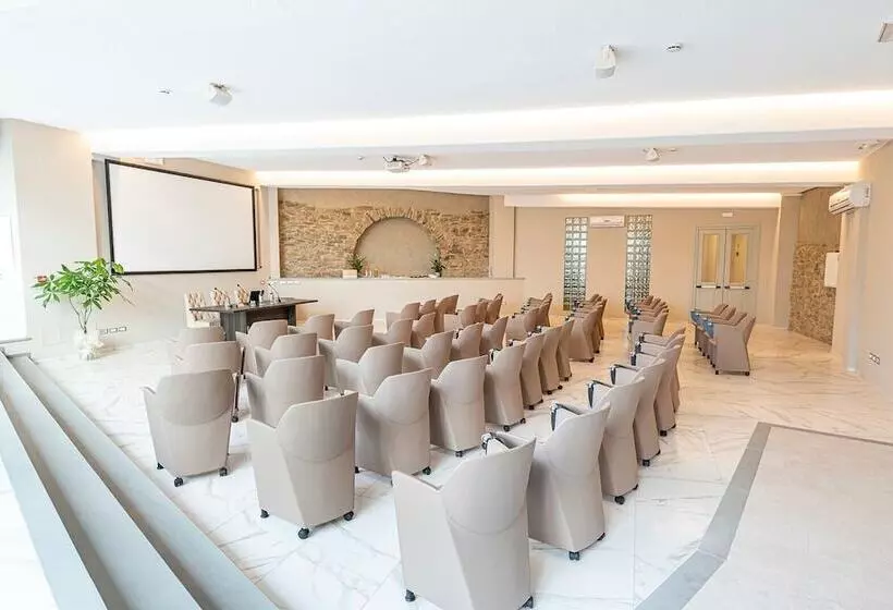 ホテル Castello Bonaria Wine & Spa Resort