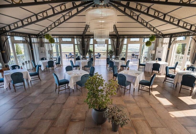 酒店 Castello Bonaria Wine & Spa Resort