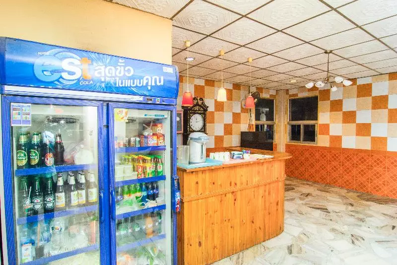 ホテル Oyo Phasuk