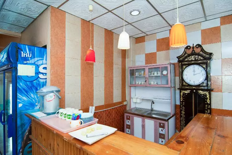 ホテル Oyo Phasuk