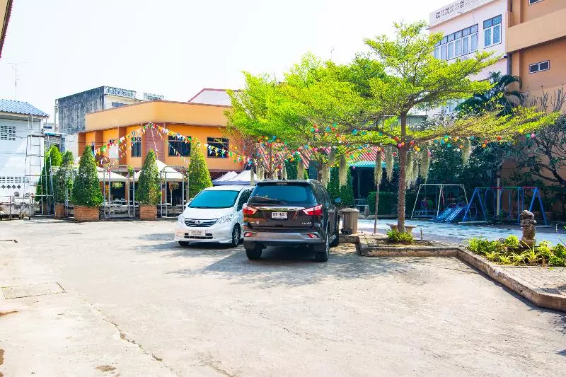 ホテル Oyo Phasuk