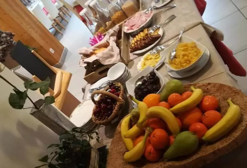 Hotelli Hôtel Restaurant Les Tilleuls